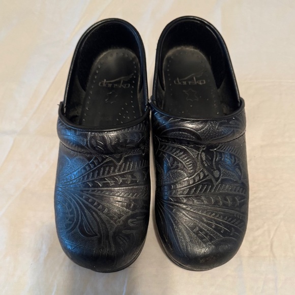 Dansko Pro XP Clog Shoe Women’s size 36 Floral Embossed Black Leather - Picture 1 of 13